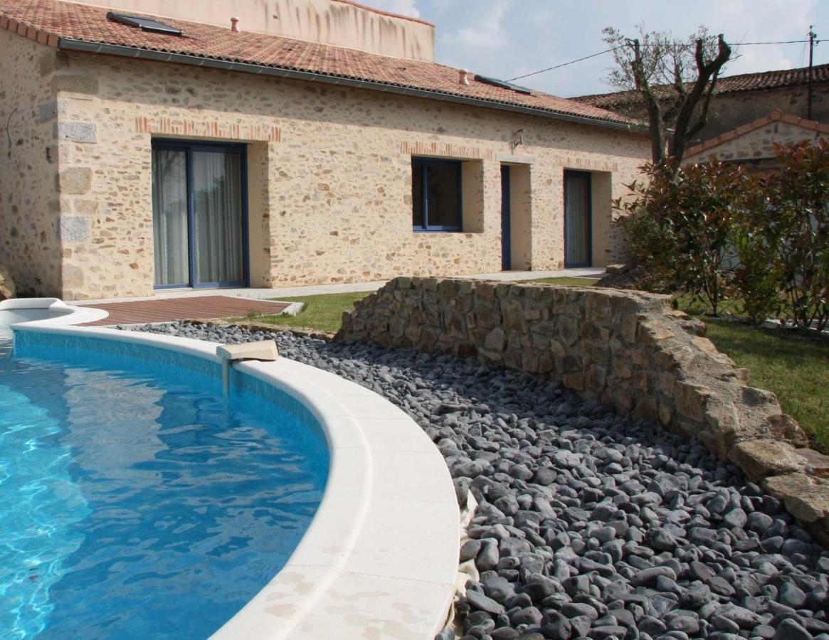 Les Pierres D'Antan Bed and Breakfast Bressuire Εξωτερικό φωτογραφία